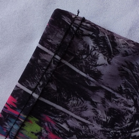 ONZIE Neon Cropped Leggings - Picture 11 of 11